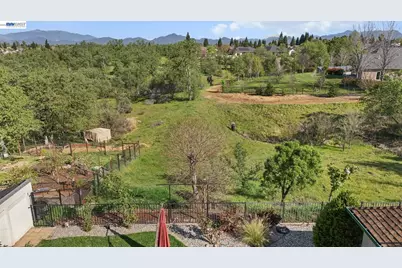 2110 Cadjew St, Redding, CA 96003 - Photo 28