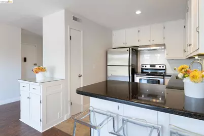 5025 Woodminster Ln #304, Oakland, CA 94602 - Photo 14