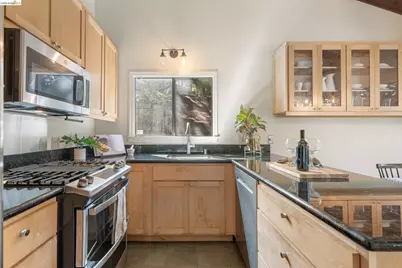 6600 Heather Ridge Way, Oakland, CA 94611 - Photo 24