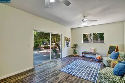 1607 Lynwood Dr, Concord, CA 94521 - Photo 36