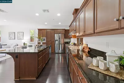 306 Crimson Cir, Vacaville, CA 95687 - Photo 8