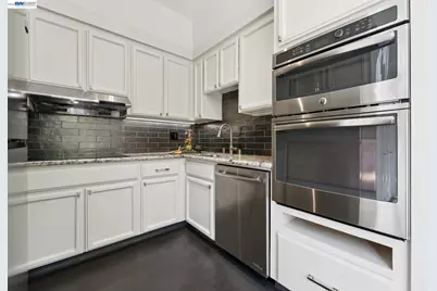 200 Lakeside Dr #202, Oakland, CA 94612 - Photo 22