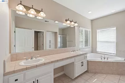 1532 Sophie Ln, Escalon, CA 95320 - Photo 32