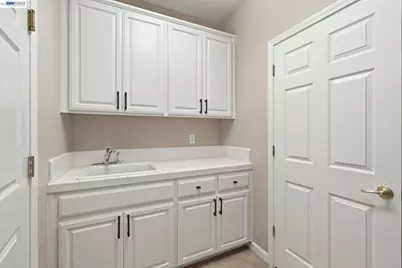 1532 Sophie Ln, Escalon, CA 95320 - Photo 32
