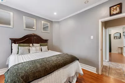 25 Regent St, San Francisco, CA 94112 - Photo 6