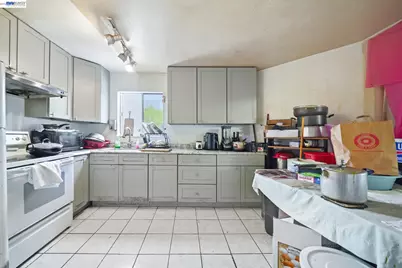 2223 23rd St, Oakland, CA 94606 - Photo 18