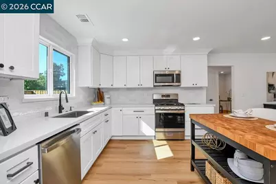 4395 Cabrilho Dr, Martinez, CA 94553 - Photo 10