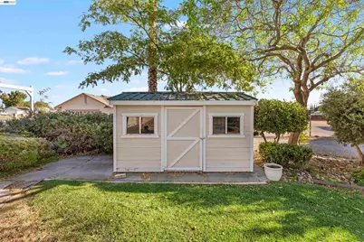 23110 Los Ranchos Dr, Tracy, CA 95304 - Photo 20