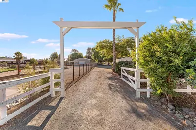 23110 Los Ranchos Dr, Tracy, CA 95304 - Photo 18