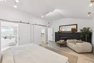 6756 Snake Rd, Oakland, CA 94611 - Photo 18