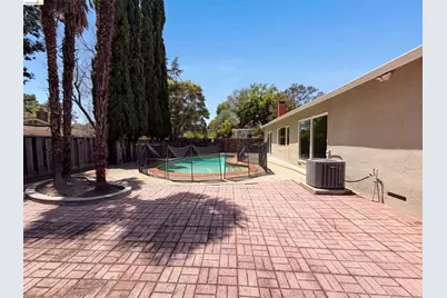 1496 Soccer Ct, Concord, CA 94518 - Photo 38