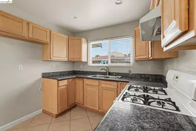 2416 Redwood Dr, Antioch, CA 94509 - Photo 12