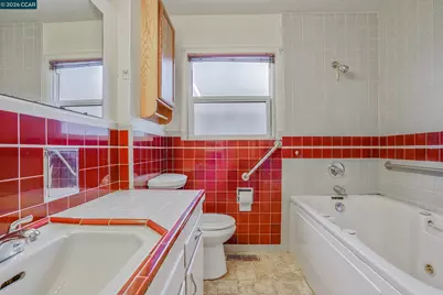560 25th St, Richmond, CA 94804 - Photo 14