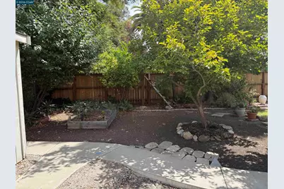 2615 Humboldt Ave, Oakland, CA 94602 - Photo 36