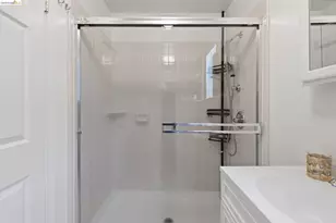 3917 Columbian Dr, Oakland, CA 94605 - Photo 28