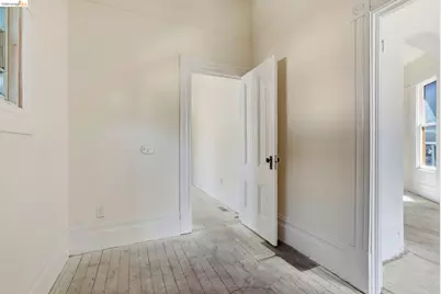 956 53rd St, Oakland, CA 94608 - Photo 8