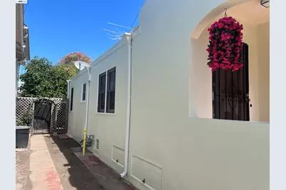 2115 Havenscourt Blvd, Oakland, CA 94621 - Photo 2