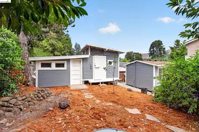 7925 Greenly Dr, Oakland, CA 94605 - Photo 46