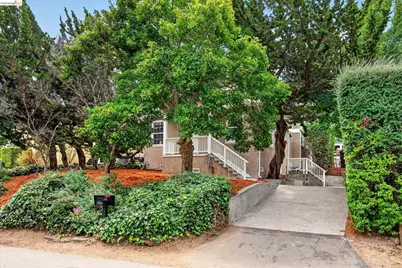 7925 Greenly Dr, Oakland, CA 94605 - Photo 2