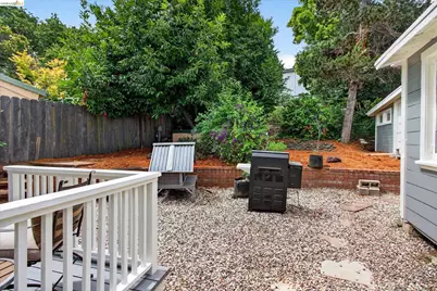 7925 Greenly Dr, Oakland, CA 94605 - Photo 42