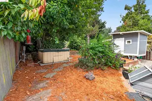 7925 Greenly Dr, Oakland, CA 94605 - Photo 44