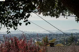7848 Hillmont Dr, Oakland, CA 94605 - Photo 30