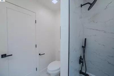 140 Castro St, San Leandro, CA 94577 - Photo 30