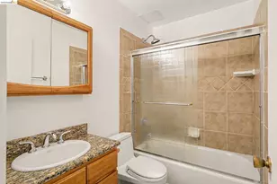 651 Oakland Ave, Oakland, CA 94611 - Photo 20