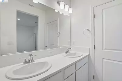 16047 Pirates Cove Ln, Lathrop, CA 95330 - Photo 28