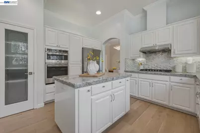 55 Buena Vista Rd, South San Francisco, CA 94080 - Photo 22