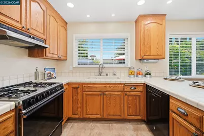 7811 Sunwood Dr, Dublin, CA 94568 - Photo 10