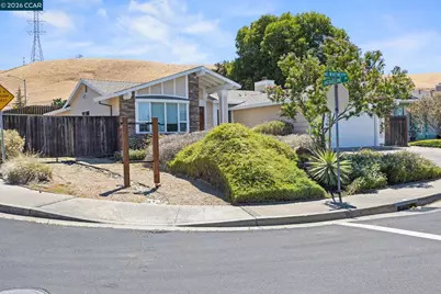 2274 Mount Whitney Dr, Pittsburg, CA 94565 - Photo 2