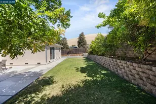 2274 Mt Whitney Dr, Pittsburg, CA 94565 - Photo 24