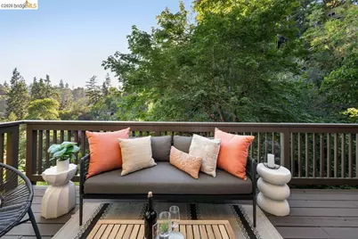433 Capricorn Ave, Oakland, CA 94611 - Photo 26