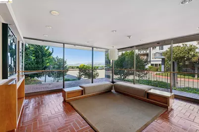 9 Commodore Dr #A207, Emeryville, CA 94608 - Photo 2