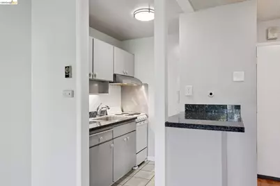 9 Commodore Dr #A207, Emeryville, CA 94608 - Photo 2