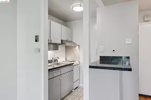 9 Commodore Dr, Emeryville, CA 94608 - Photo 2