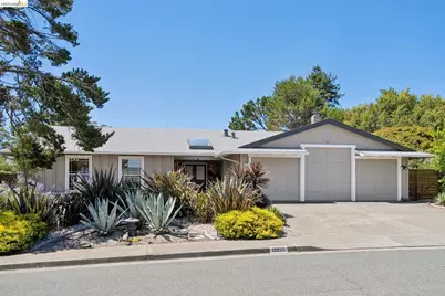 13255 Clairepointe Way, Oakland, CA 94619 - Photo 2