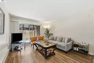 1137 Yarwood Ct, San Jose, CA 95128 - Photo 36