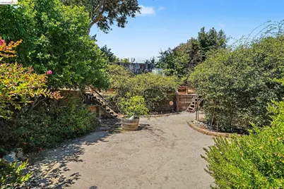 1150 Los Palos Ct, Pittsburg, CA 94565 - Photo 24