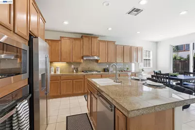 24 Heritage Dr, Mountain House, CA 95391 - Photo 4