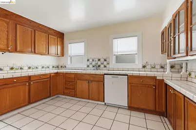 5362 Foothill Blvd, Oakland, CA 94601 - Photo 16
