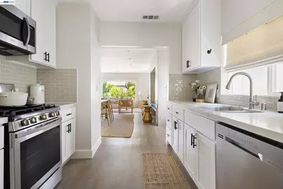 3954 Forest Hill Ave, Oakland, CA 94602 - Photo 16