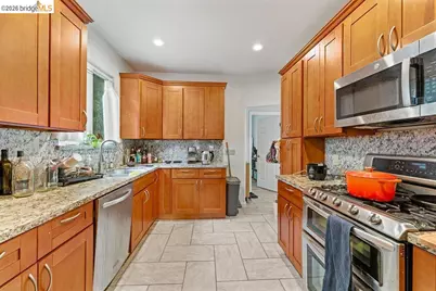 74 Pearl St, Oakland, CA 94611 - Photo 18