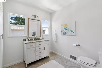 2339 Thackeray Dr, Oakland, CA 94611 - Photo 28