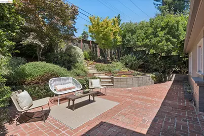 2339 Thackeray Dr, Oakland, CA 94611 - Photo 6