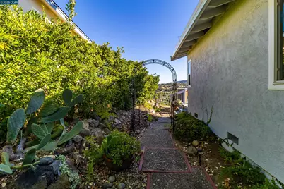 640 Skyline Dr, Martinez, CA 94553 - Photo 10