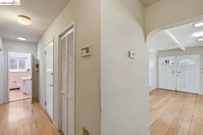 6480 Ascot Dr, Oakland, CA 94611 - Photo 6