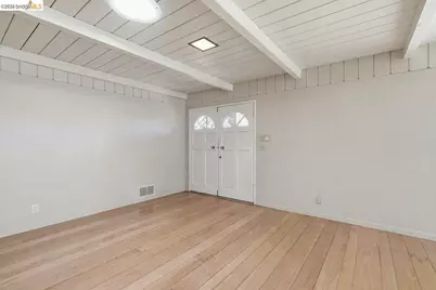 6480 Ascot Dr, Oakland, CA 94611 - Photo 4