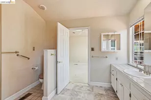 6480 Ascot Dr, Oakland, CA 94611 - Photo 32